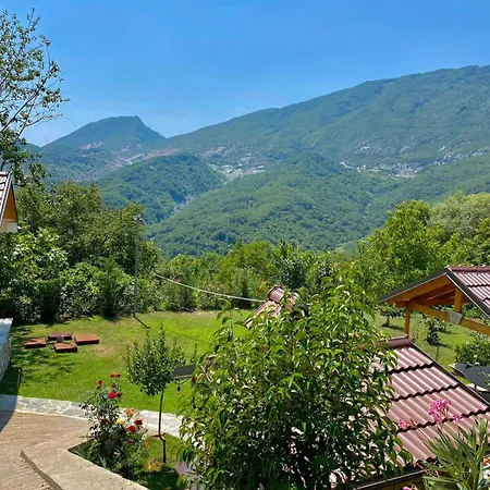 Laci Τίρανα